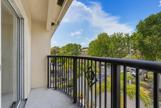 400 CRESTWOOD Court N 417, Royal Palm Beach, FL 33411