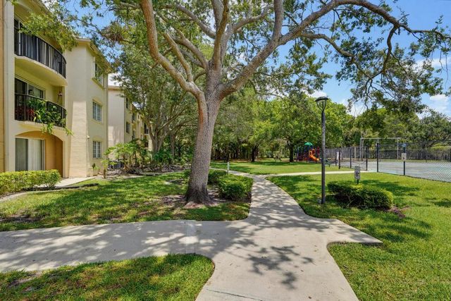 400 CRESTWOOD Court N 417, Royal Palm Beach, FL 33411