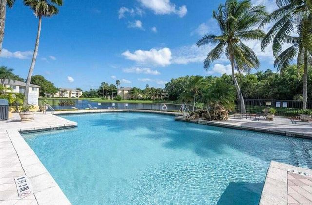 400 CRESTWOOD Court N 417, Royal Palm Beach, FL 33411