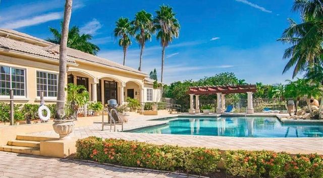 400 CRESTWOOD Court N 417, Royal Palm Beach, FL 33411