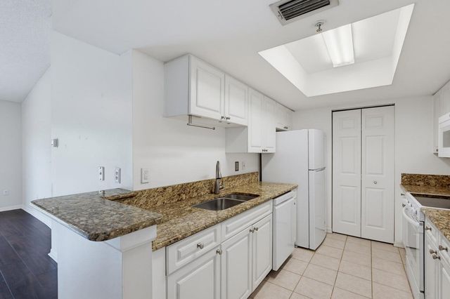 400 CRESTWOOD Court N 417, Royal Palm Beach, FL 33411