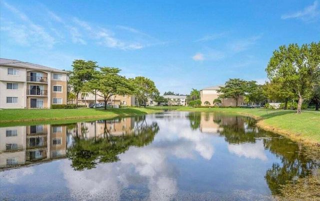 400 CRESTWOOD Court N 417, Royal Palm Beach, FL 33411