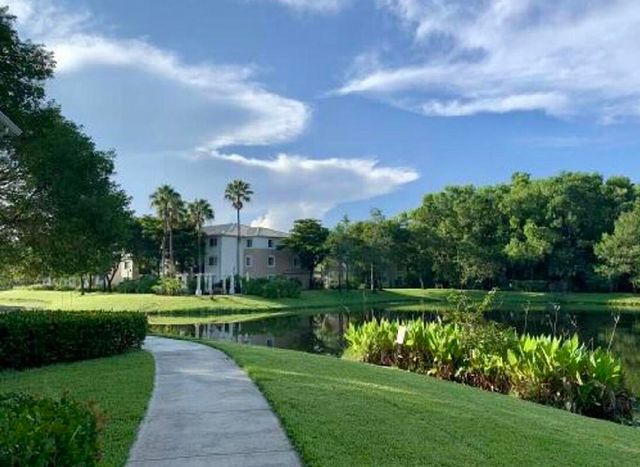 400 CRESTWOOD Court N 417, Royal Palm Beach, FL 33411
