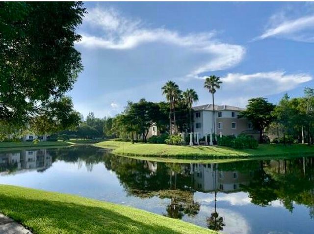 400 CRESTWOOD Court N 417, Royal Palm Beach, FL 33411