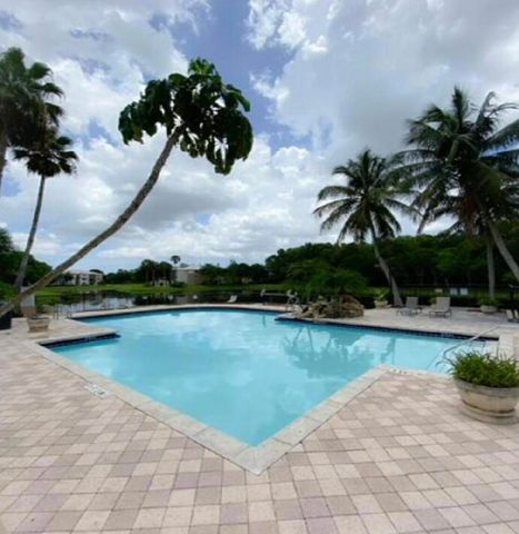 400 CRESTWOOD Court N 417, Royal Palm Beach, FL 33411