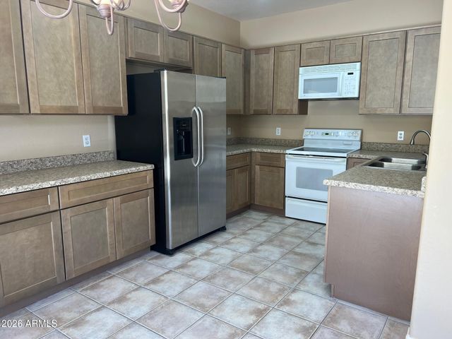 45 W MOUNTAIN SAGE Drive, Phoenix, AZ 85045