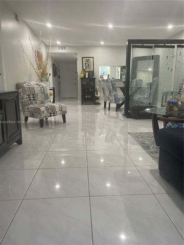 1011 SW 125th Ave 207M, Pembroke Pines, FL 33027