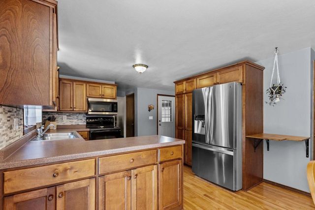 431 ROBERT LANE, Green Bay, WI 54311