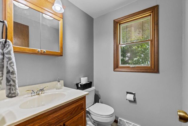 431 ROBERT LANE, Green Bay, WI 54311