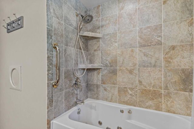 431 ROBERT LANE, Green Bay, WI 54311
