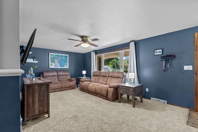 431 ROBERT LANE, Green Bay, WI 54311