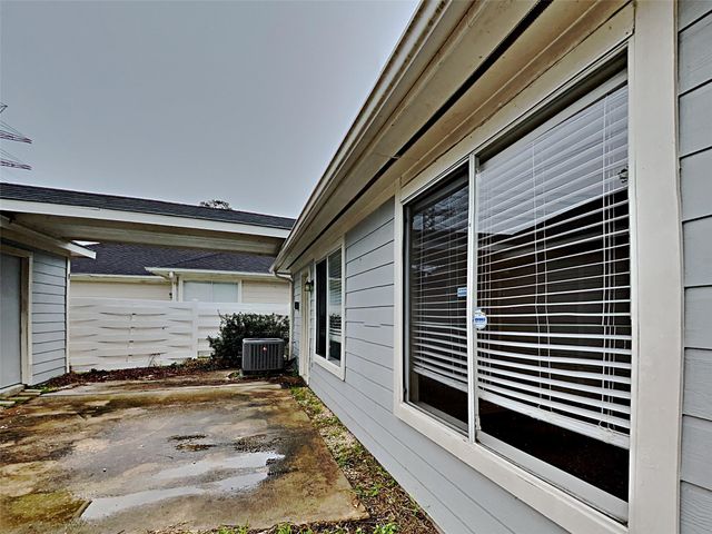 18722 Atasca Oaks Drive, Humble, TX 77346