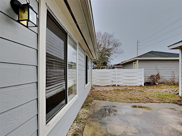 18722 Atasca Oaks Drive, Humble, TX 77346