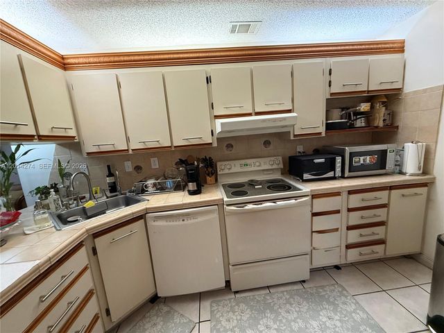 11812 SW 103rd Ln, Miami, FL 33186