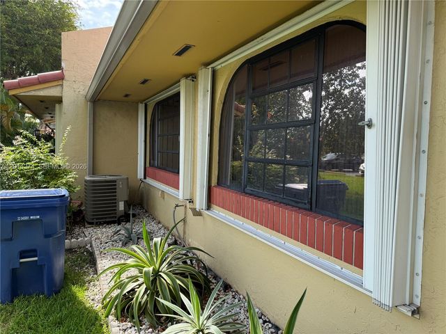 11812 SW 103rd Ln, Miami, FL 33186