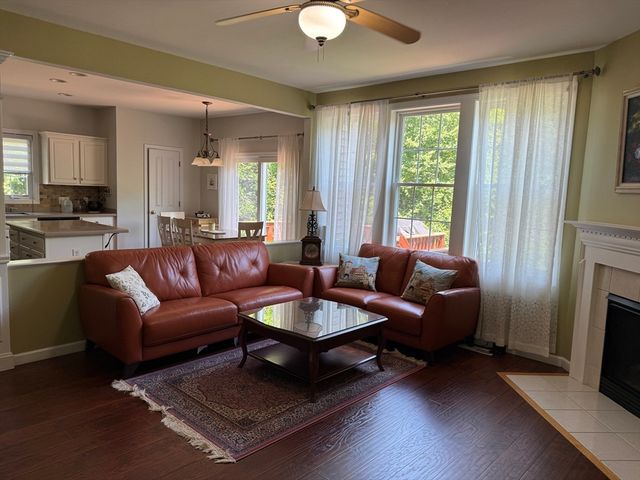48 Tulip Cir 48, Grafton, MA 01560