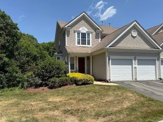 48 Tulip Cir 48, Grafton, MA 01560