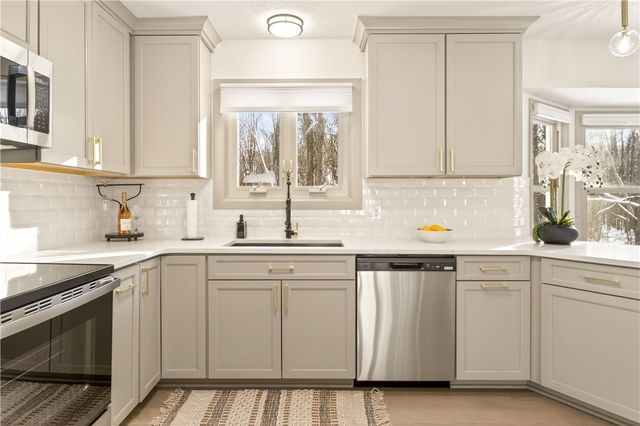 30 Silver Ridge Drive, Greece, NY 14626