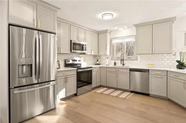 30 Silver Ridge Drive, Greece, NY 14626