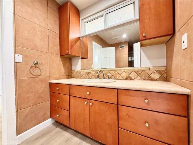 24204 Calvert, Woodland Hills, CA 91367