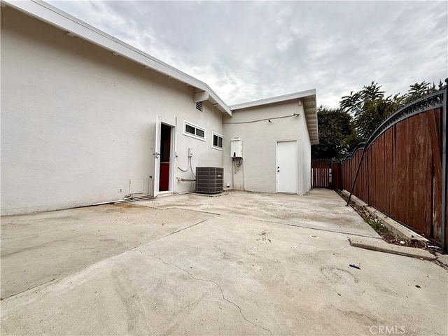 24204 Calvert, Woodland Hills, CA 91367
