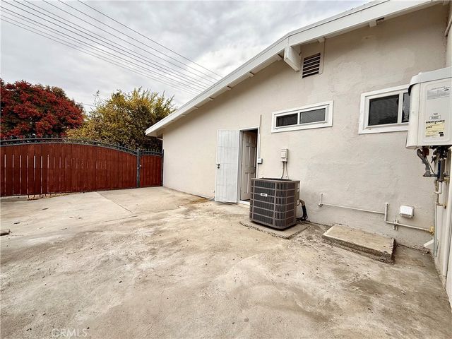 24204 Calvert, Woodland Hills, CA 91367