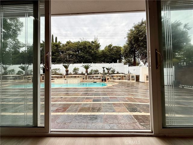 24204 Calvert, Woodland Hills, CA 91367