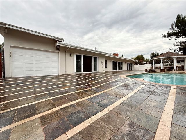 24204 Calvert, Woodland Hills, CA 91367