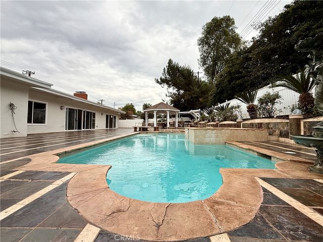 24204 Calvert, Woodland Hills, CA 91367