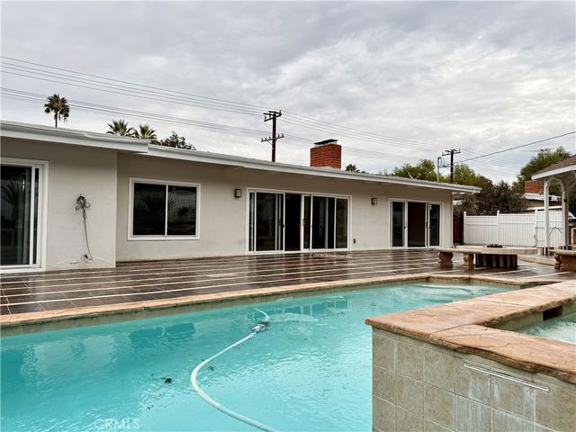 24204 Calvert, Woodland Hills, CA 91367