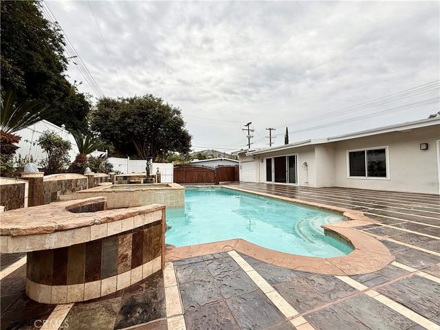 24204 Calvert, Woodland Hills, CA 91367