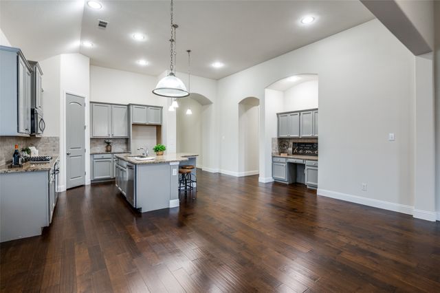 409 Mossy Rock Drive, Mckinney, TX 75071