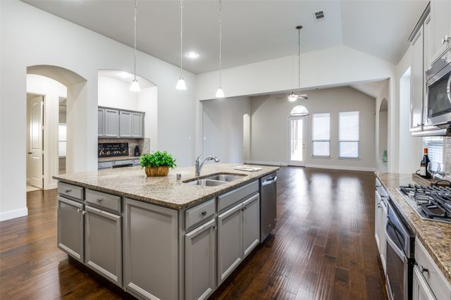 409 Mossy Rock Drive, Mckinney, TX 75071