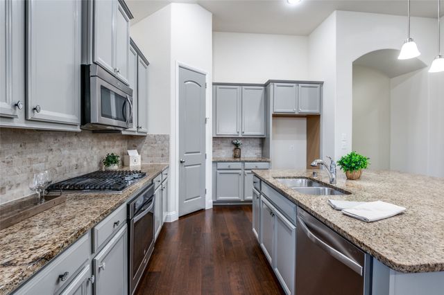 409 Mossy Rock Drive, Mckinney, TX 75071