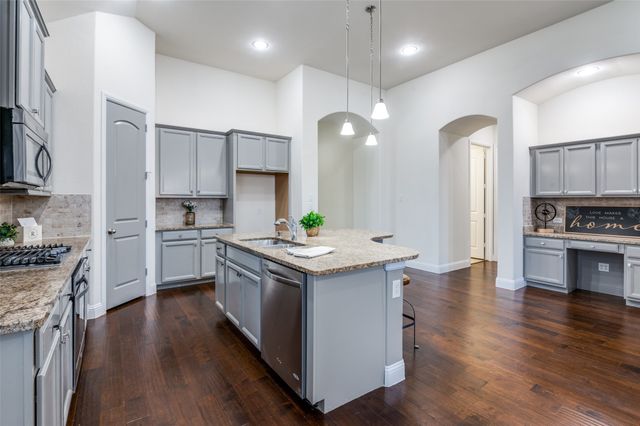 409 Mossy Rock Drive, Mckinney, TX 75071