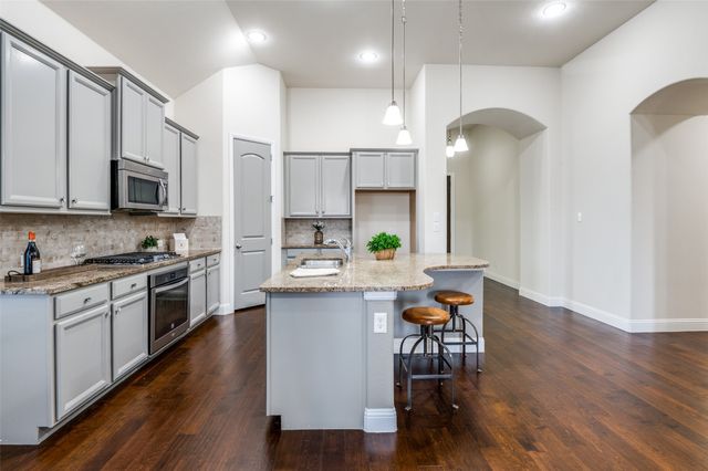 409 Mossy Rock Drive, Mckinney, TX 75071