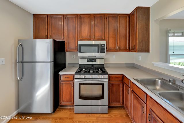4104 Bay Pointe Dr, Louisville, KY 40241