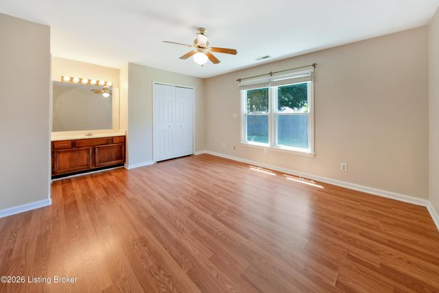 4104 Bay Pointe Dr, Louisville, KY 40241