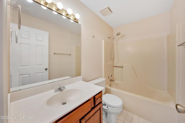4104 Bay Pointe Dr, Louisville, KY 40241
