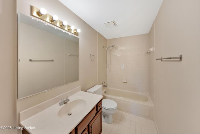 4104 Bay Pointe Dr, Louisville, KY 40241