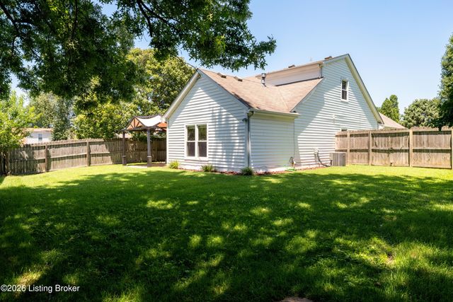 4104 Bay Pointe Dr, Louisville, KY 40241