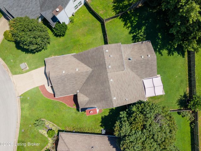 4104 Bay Pointe Dr, Louisville, KY 40241
