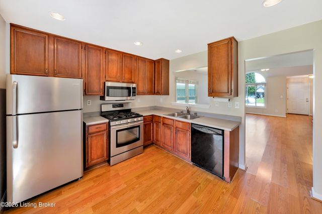 4104 Bay Pointe Dr, Louisville, KY 40241