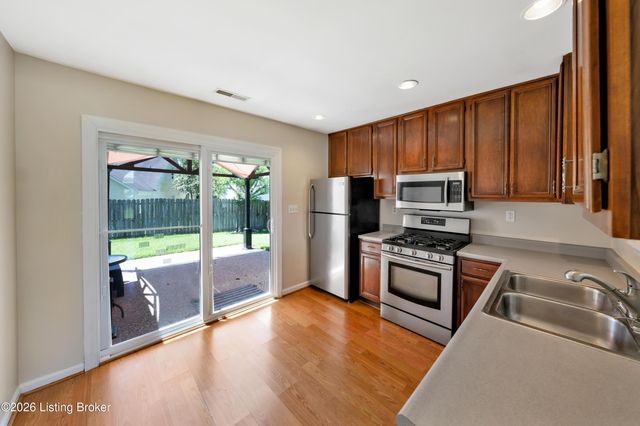 4104 Bay Pointe Dr, Louisville, KY 40241