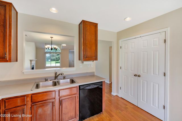 4104 Bay Pointe Dr, Louisville, KY 40241