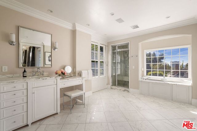 1460 N Doheny Drive, Los Angeles, CA 90069