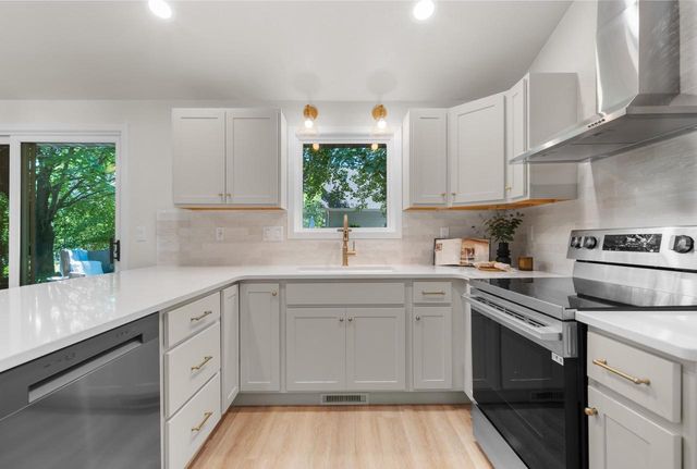 3107 DEVROY LANE, Green Bay, WI 54313