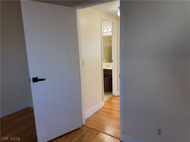 2611 Aracatuba Avenue, Las Vegas, NV 89121