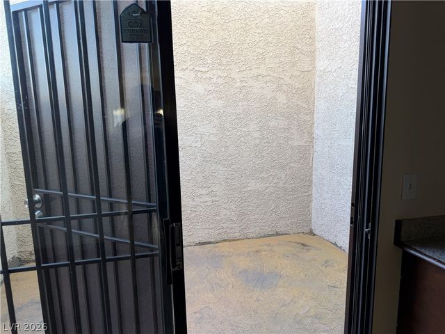 2611 Aracatuba Avenue, Las Vegas, NV 89121