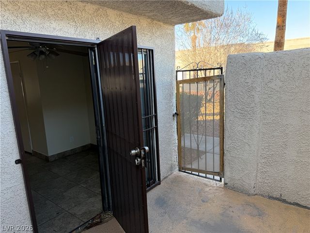 2611 Aracatuba Avenue, Las Vegas, NV 89121